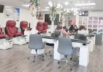Marys Nails Boutique Chinook