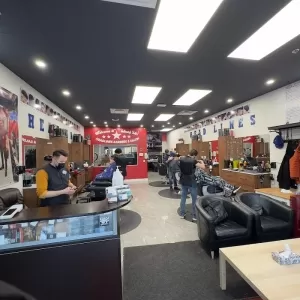 HEAD LINES BARBERS AND SALON LTD