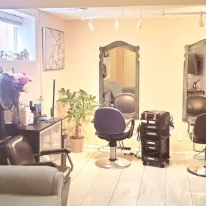 On Hair Studio