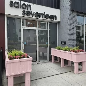 SALON SEVENTEEN