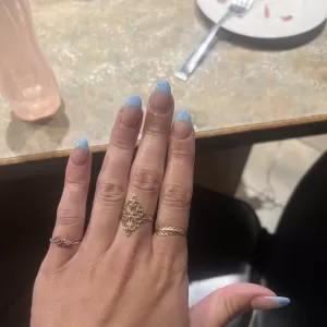 V J Nails N Spa